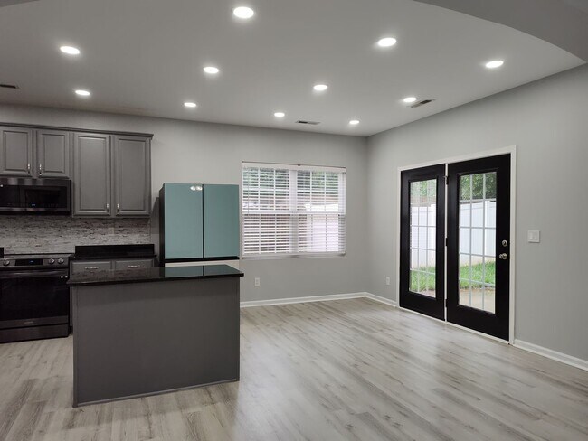 Foto del edificio - Move-in ready Home located in the Jones Br...
