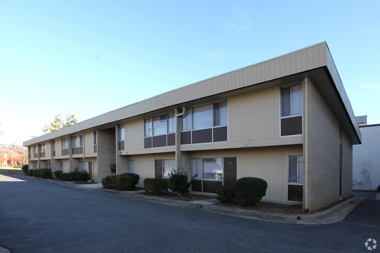 Building Photo - 320 Richardson Ave