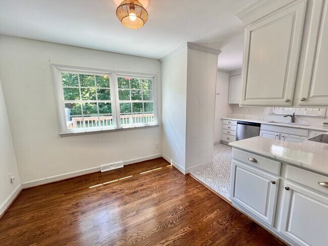 Foto del edificio - 4705 Radcliff Rd