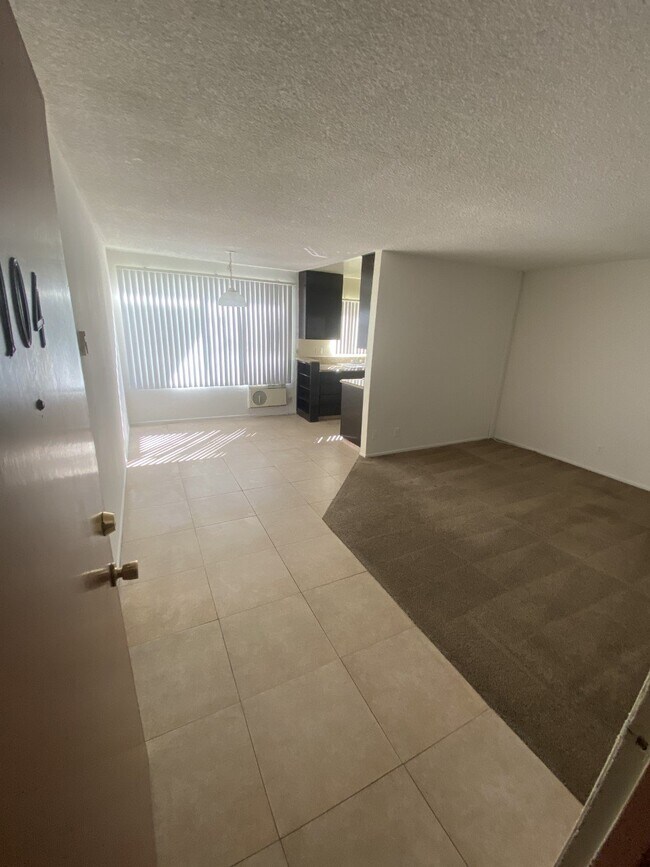 Building Photo - 815 S Crenshaw Blvd