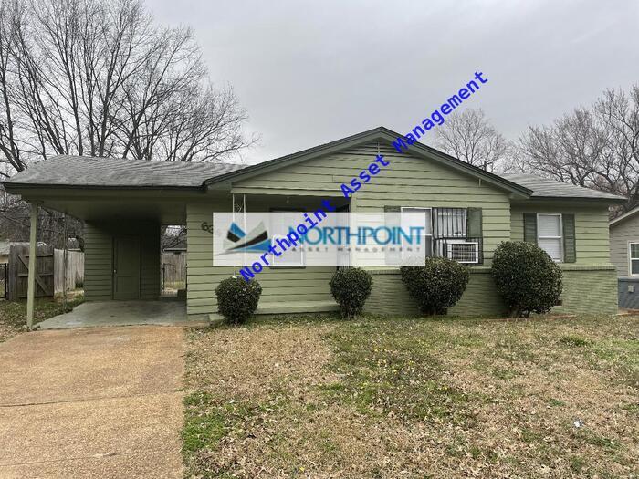 Foto principal - Three Bedroom With Fenced Back Yard