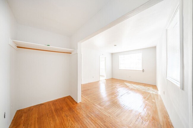 Foto del edificio - 350 Berkeley Park Blvd