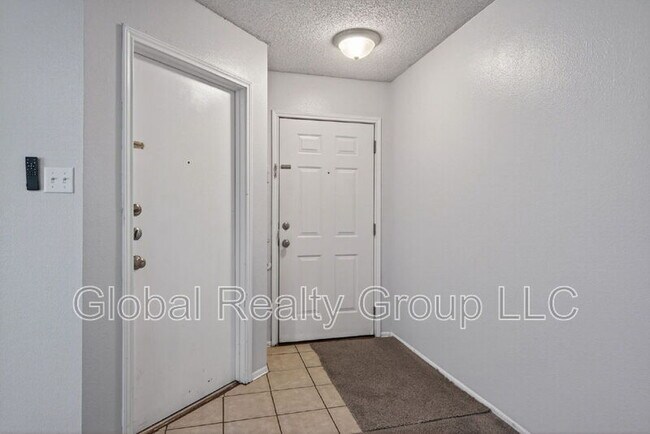 Building Photo - 6814 Park Haven