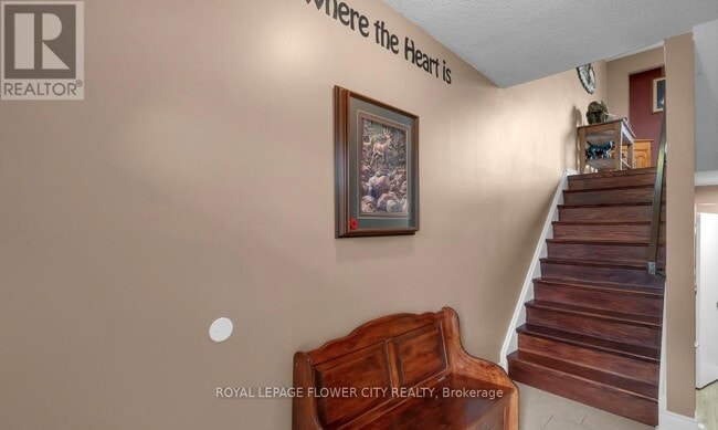 Building Photo - 50 Carisbrooke Ct