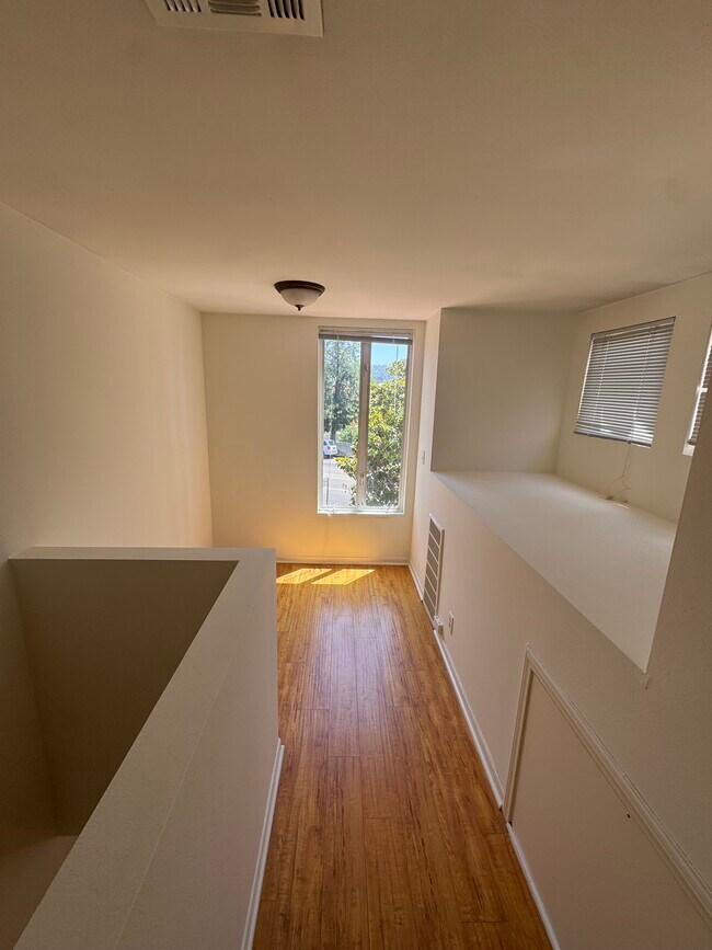 Building Photo - 14435 Riverside Dr
