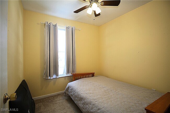 Foto del edificio - 6129 Lakefront Dr