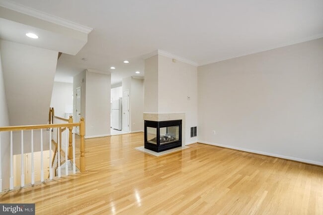 Building Photo - 6490 Tayack Pl