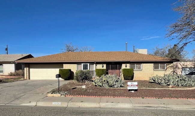 Foto del edificio - Charming 4-bedroom, 2-bathroom! Showings available NOW!