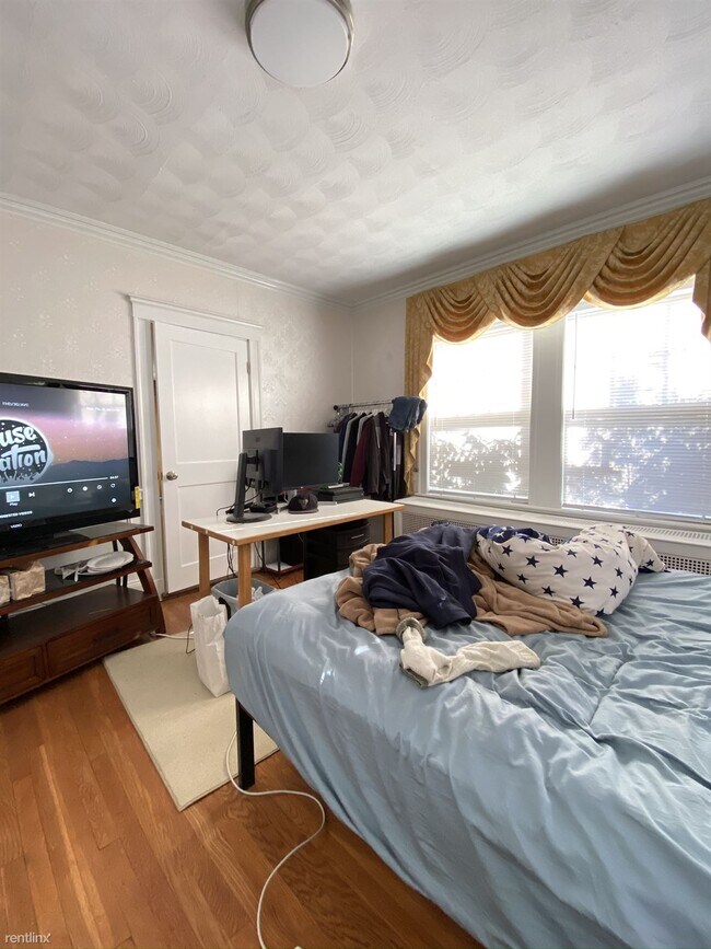 Building Photo - 5 br, 2.5 bath House - 200 Commonwealth Ave