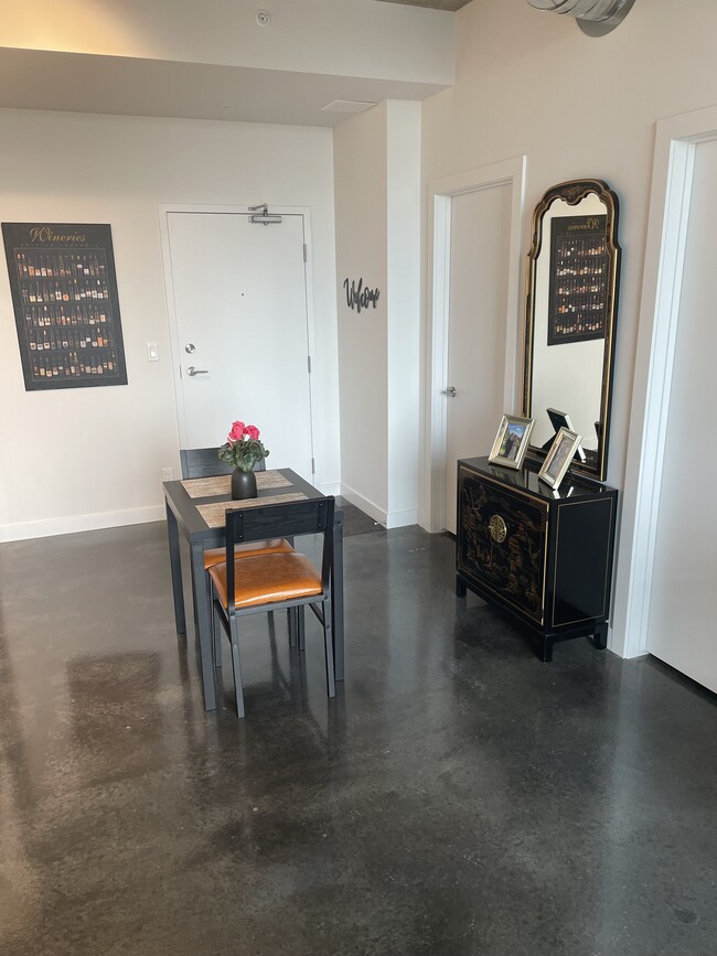 Photo du bâtiment - 1319 14 Av SW