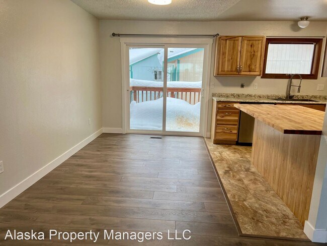 Building Photo - 4 br, 2 bath House - 8261 Henry Cir