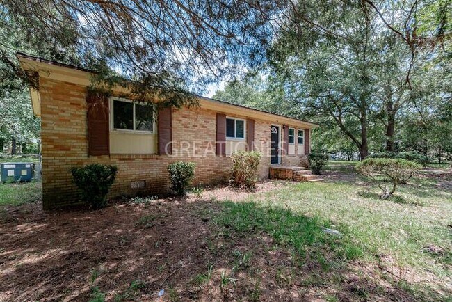 Building Photo - NOW OFFERING 1/2 MONTH FREE WITH SIGNED LE...