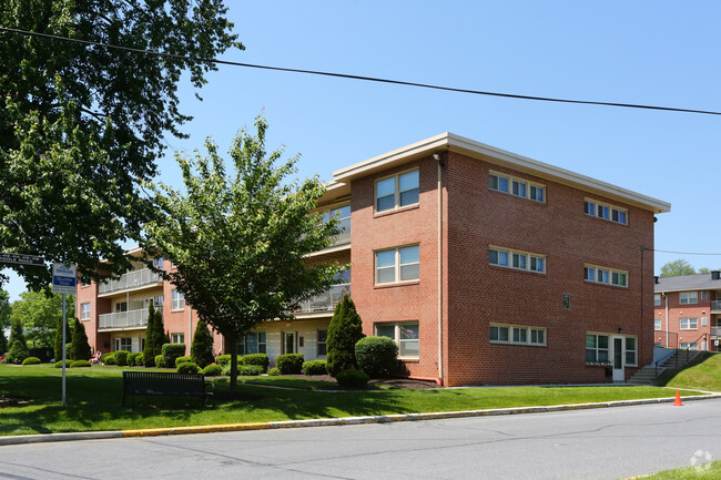 Building - Westbrooke Apartments