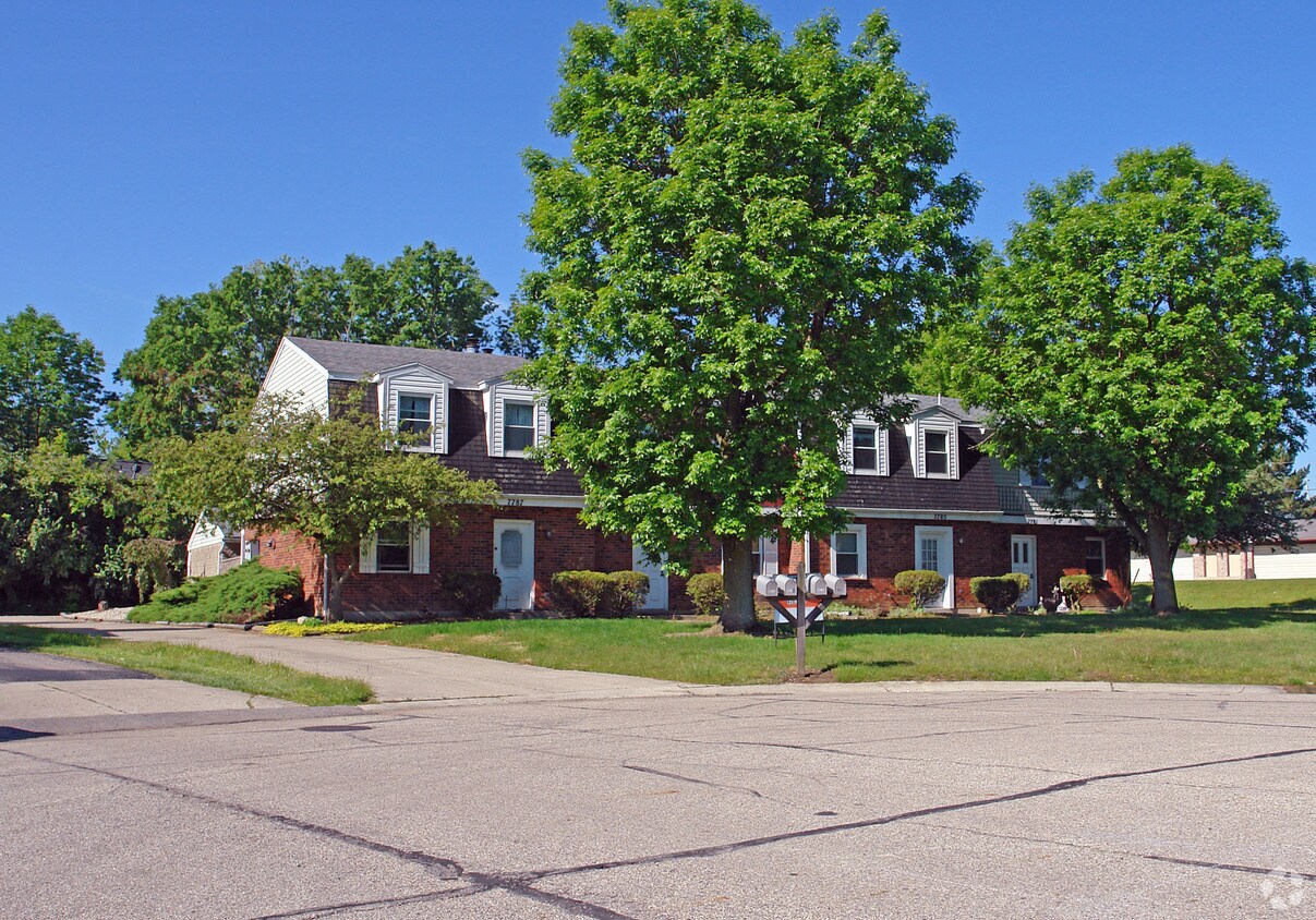Foto principal - 7781 Sterling Pl