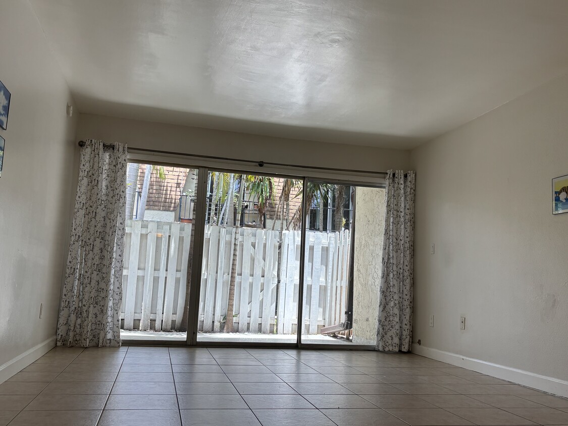 Foto principal - 15389 S Dixie Hwy