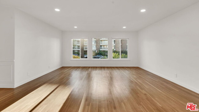 Building Photo - 111 Marguerita Ave