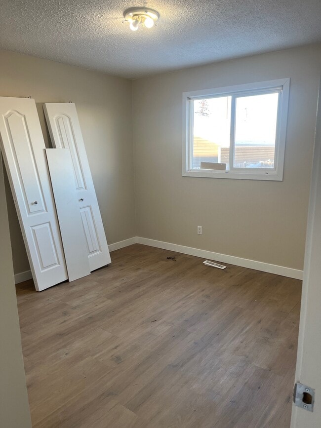 Photo du bâtiment - 4111-4149 49 Ave