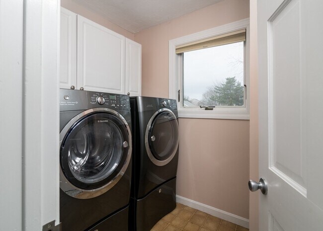 Building Photo - 32 Whaler Ln