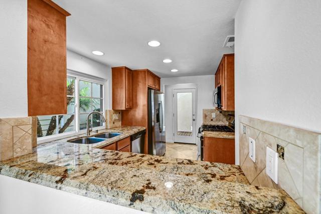 Foto del edificio - 835 Skysail Ave