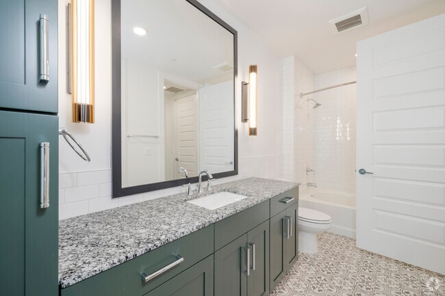 2BR, 2BA - 1,063SF - Second Bathroom - The Beverly