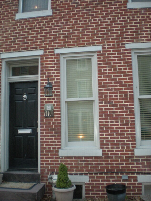 Close to the Rose Gardens - 116 Cumberland St