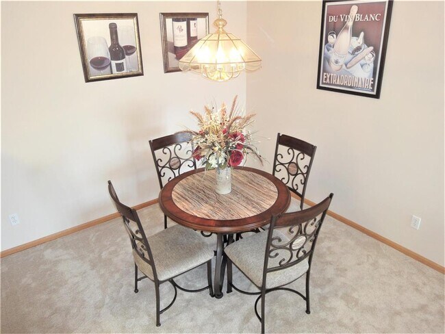 Foto del edificio - 9204 Holly Ln N