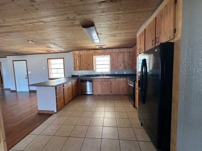 Foto del edificio - **COMING SOON ON JULY 1ST, 2026** Introducing a charming 3-bedroom, 2.5-bathroom home located in ...