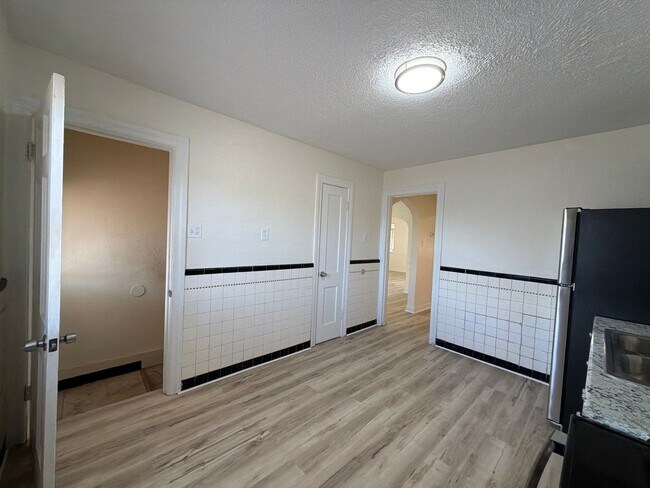 Foto del edificio - 3004 Capehart Dr