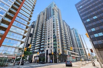 Building Photo - 180 George St