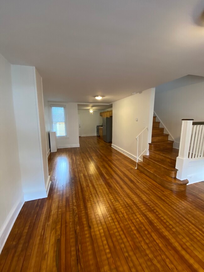 Foto del edificio - 165 E Pleasant St