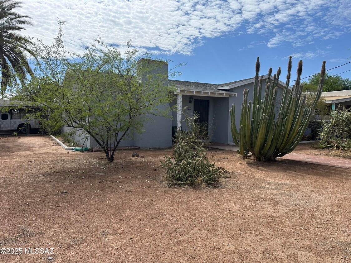 Foto del edificio - 2856 N Cherry Ave