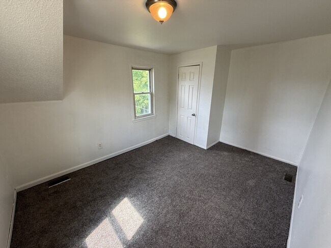 Building Photo - 11359 Maxwell Ave