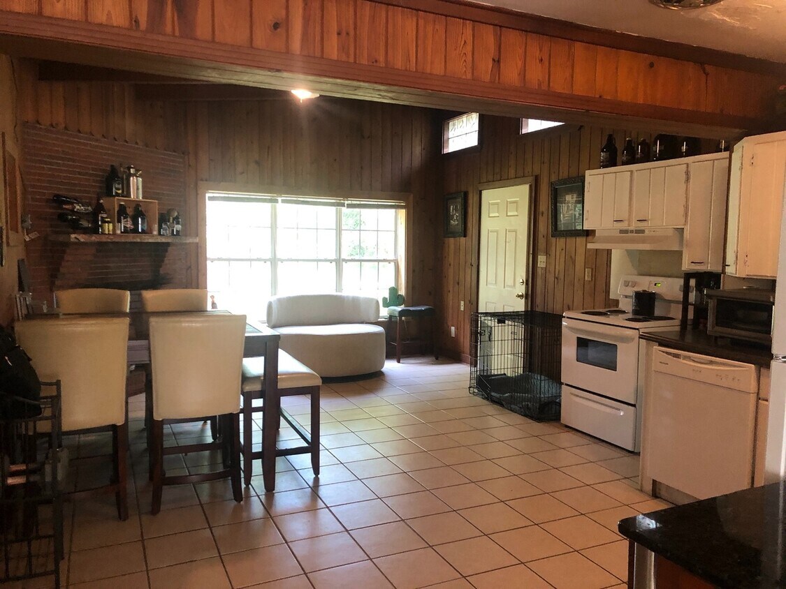 2013 Wahalaw Nene, Tallahassee, FL 32301 House Rental in Tallahassee