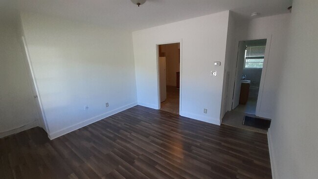 Building Photo - 1709 Whipple Drive | 3 Bed 2 Bath House |M...
