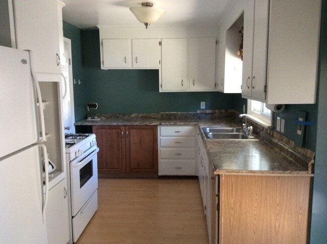 Building Photo - 94 Little Creek Dr