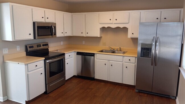 Building Photo - 1458 Sheridan Pt