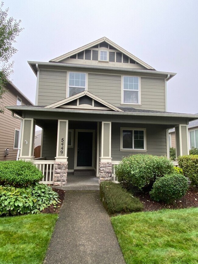 Building Photo - 4 Bed Room , 2.5 Bath