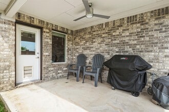 Building Photo - 2612 Golden Palms Ln