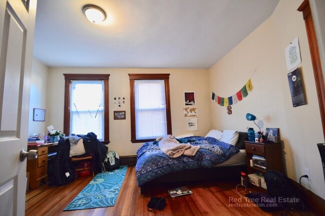 Building Photo - 145 Marcella St