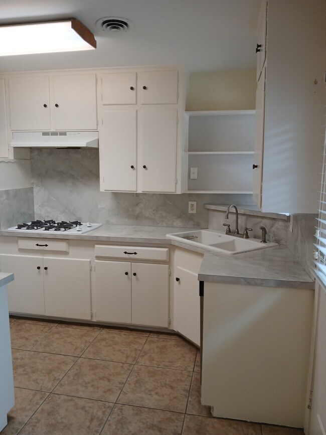 Building Photo - 401 La Salle Dr