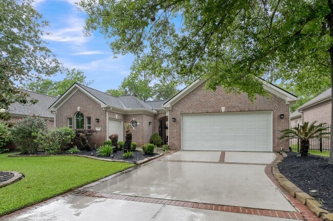 Foto del edificio - 204 W Pines Dr