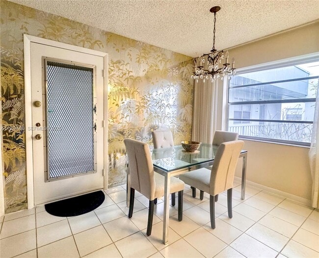 Building Photo - 612 Normandy Ln