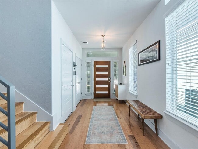 Building Photo - 2315 Capulet St