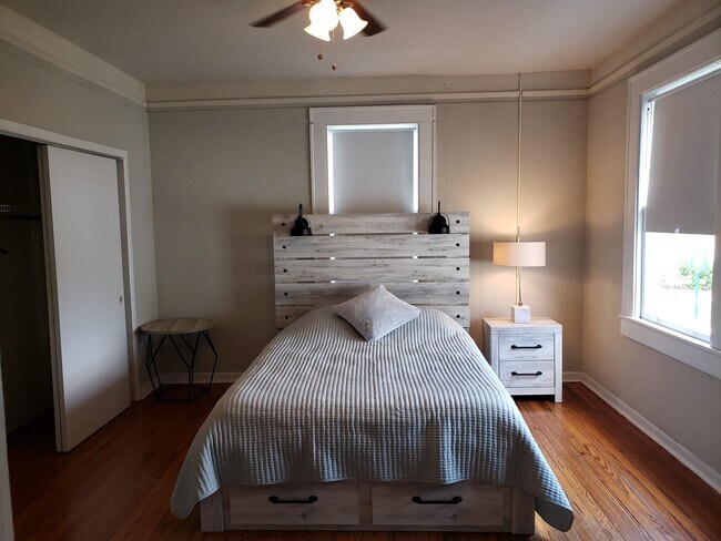 Master bedroom - 1004 W Swann Ave