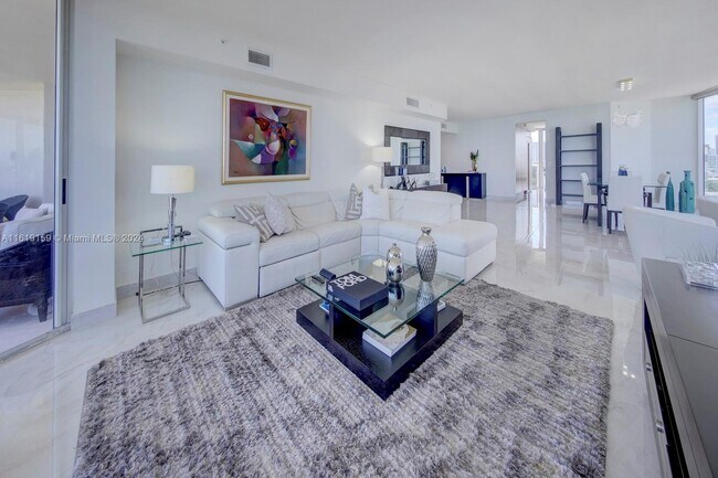 Foto del edificio - 17555 Collins Ave