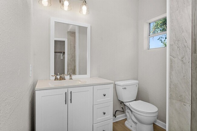 Foto del edificio - 15225 Woodforest Blvd