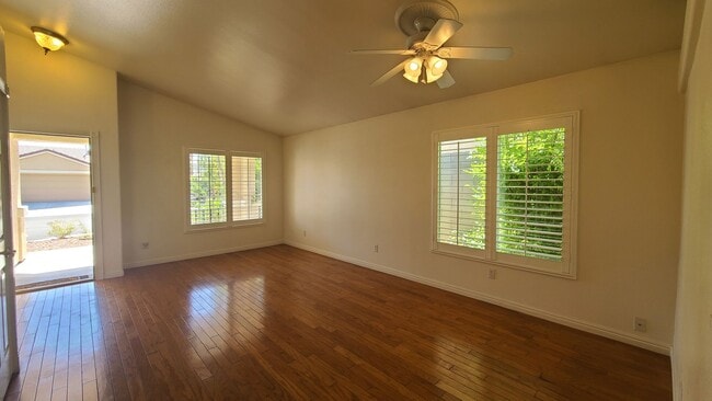 Building Photo - 1413 Iron Springs Dr