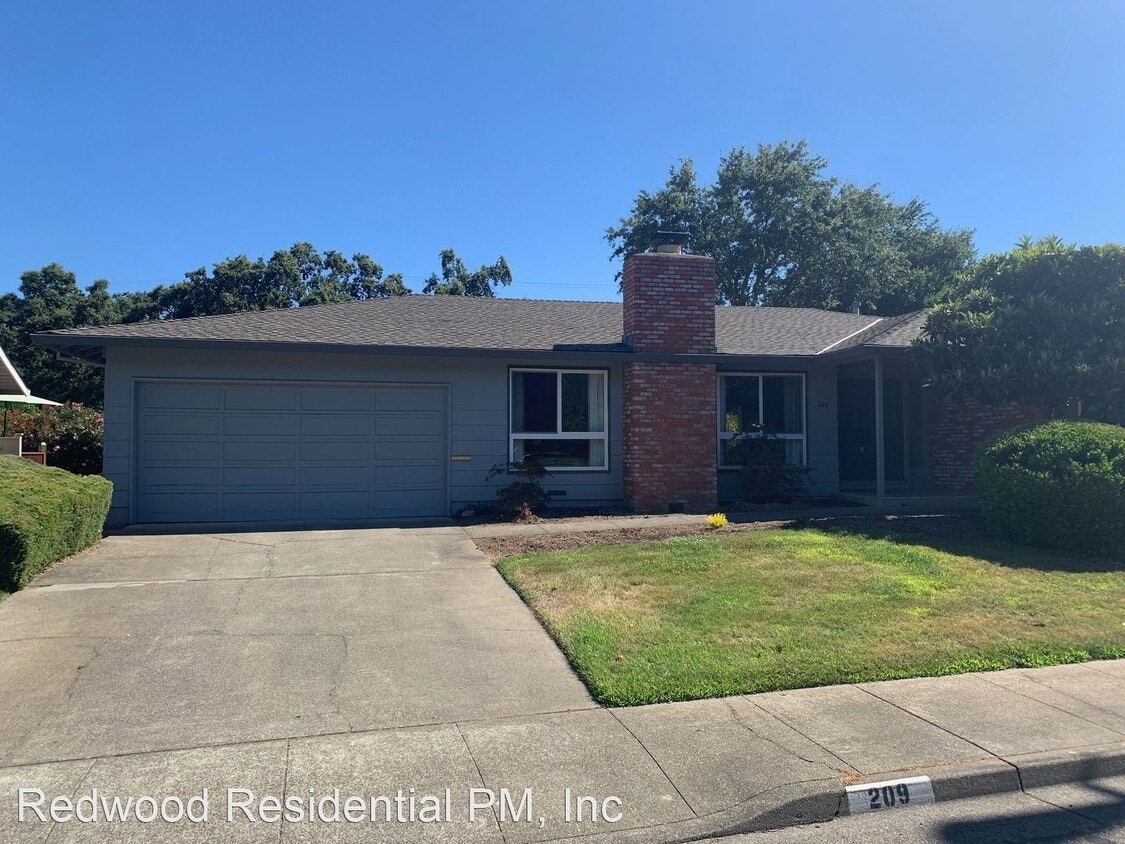 Primary Photo - 2 br, 2 bath House - 209 White Oak Drive