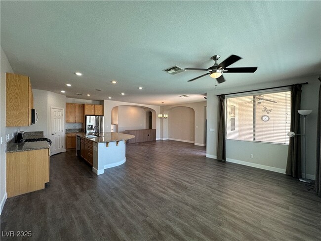 Building Photo - 237 Saxondale Ave