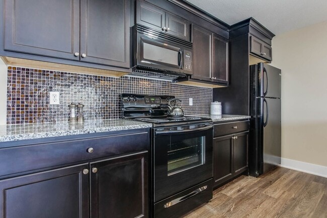 Building Photo - Platinum Pines